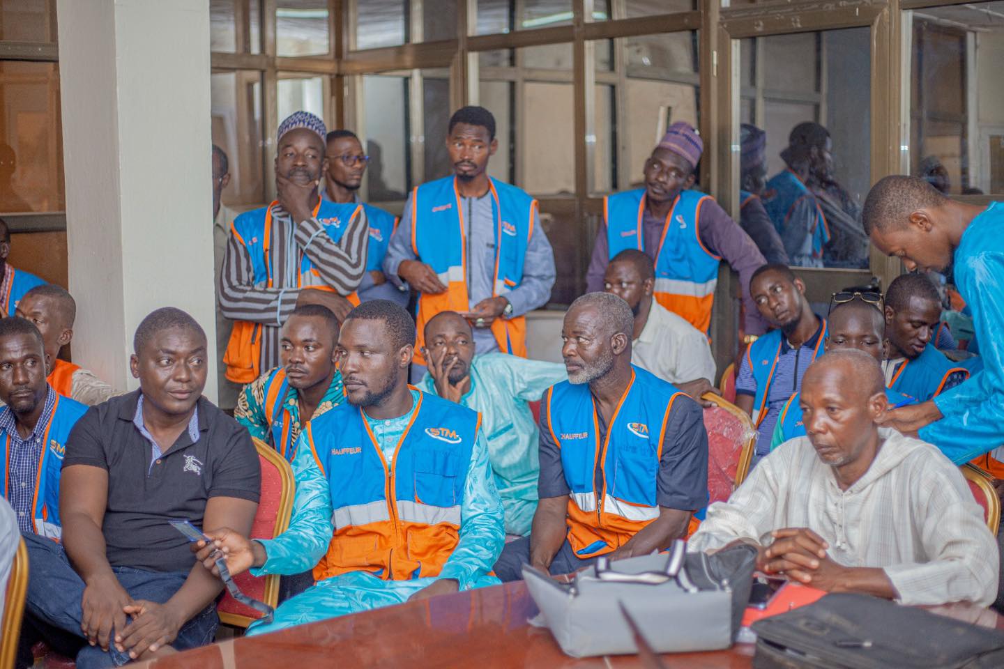 Lire la suite à propos de l’article Nos Chauffeurs Chez STM : La Clé d&rsquo;un Voyage Sûr et Confortable
